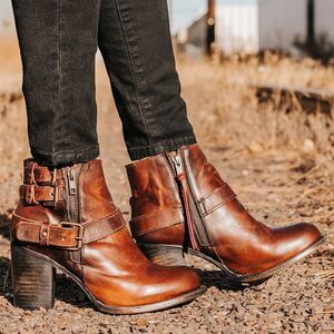 Freebird FB Bolo Women‎ Distressed Buckle Boots 7 B80